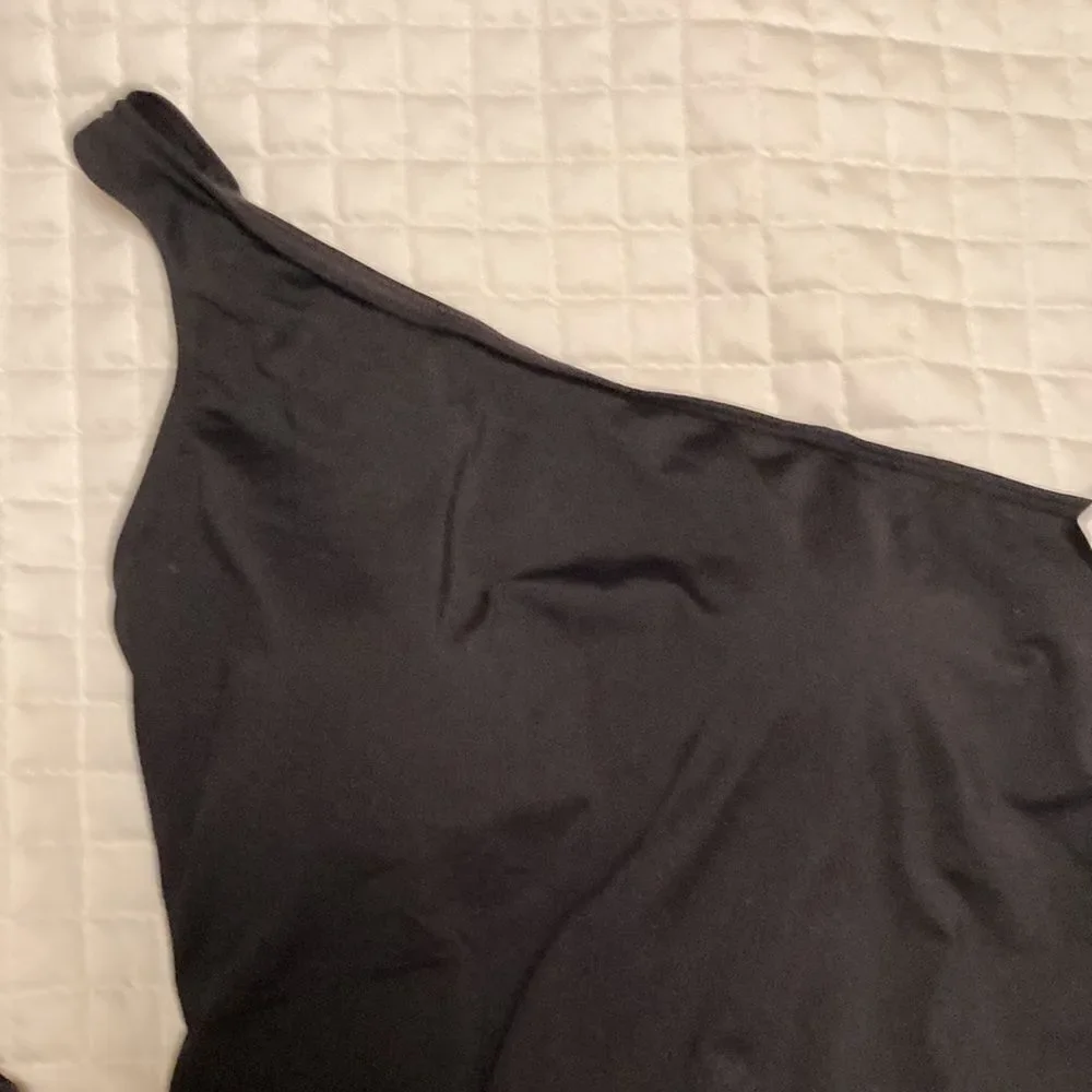 Land’s End multi way one shoulder adjustable strap soft tankini Top Black Var